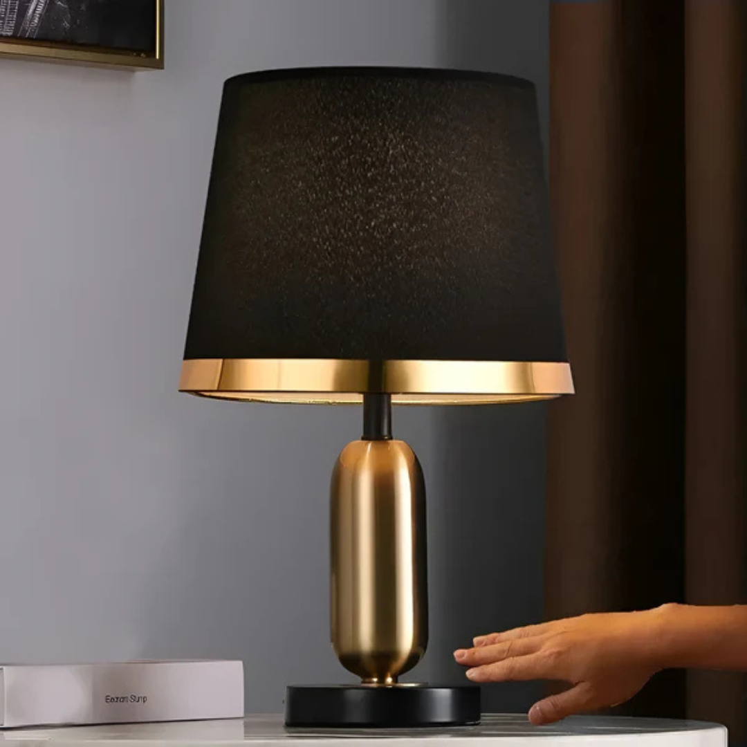 Cilo Noctura | Tischleuchte mit schwarzem Stoffschirm im modernen Design