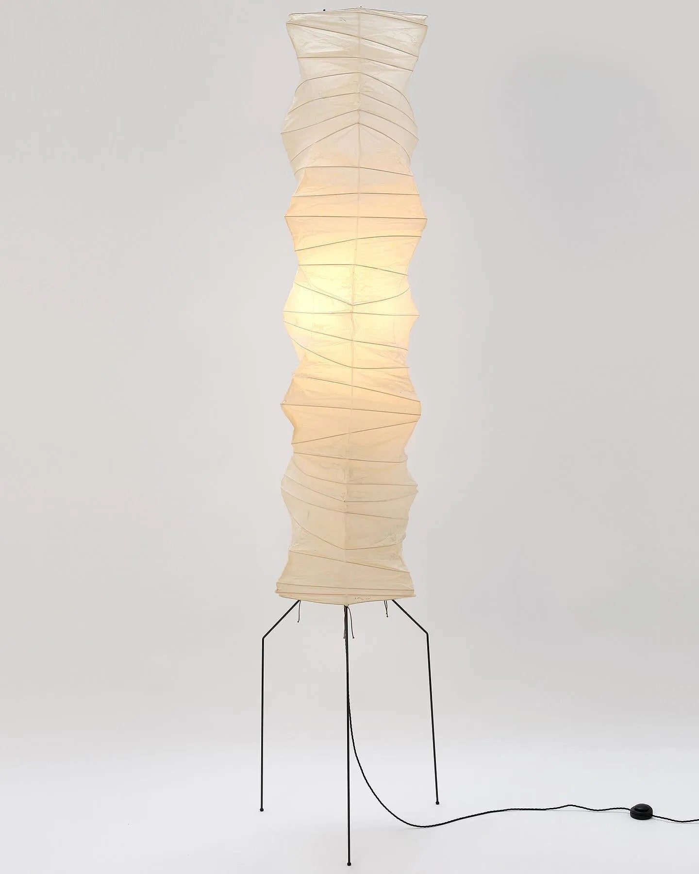 Lunora Haze | Skulpturale Stehlampe aus Reispapier im Japandi-Stil