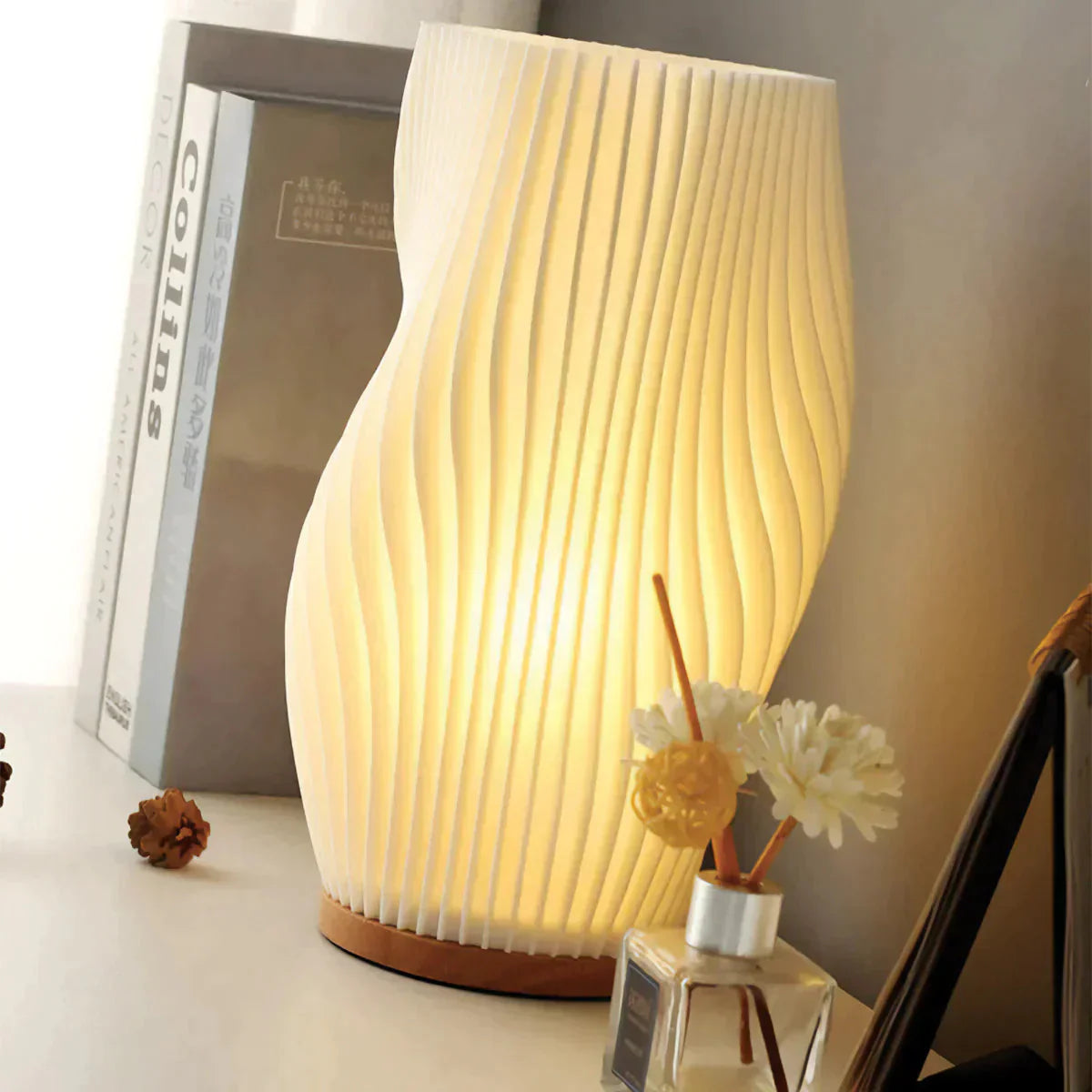 Wavecrest Aura | LED-Tischlampe im wellenförmigen Design