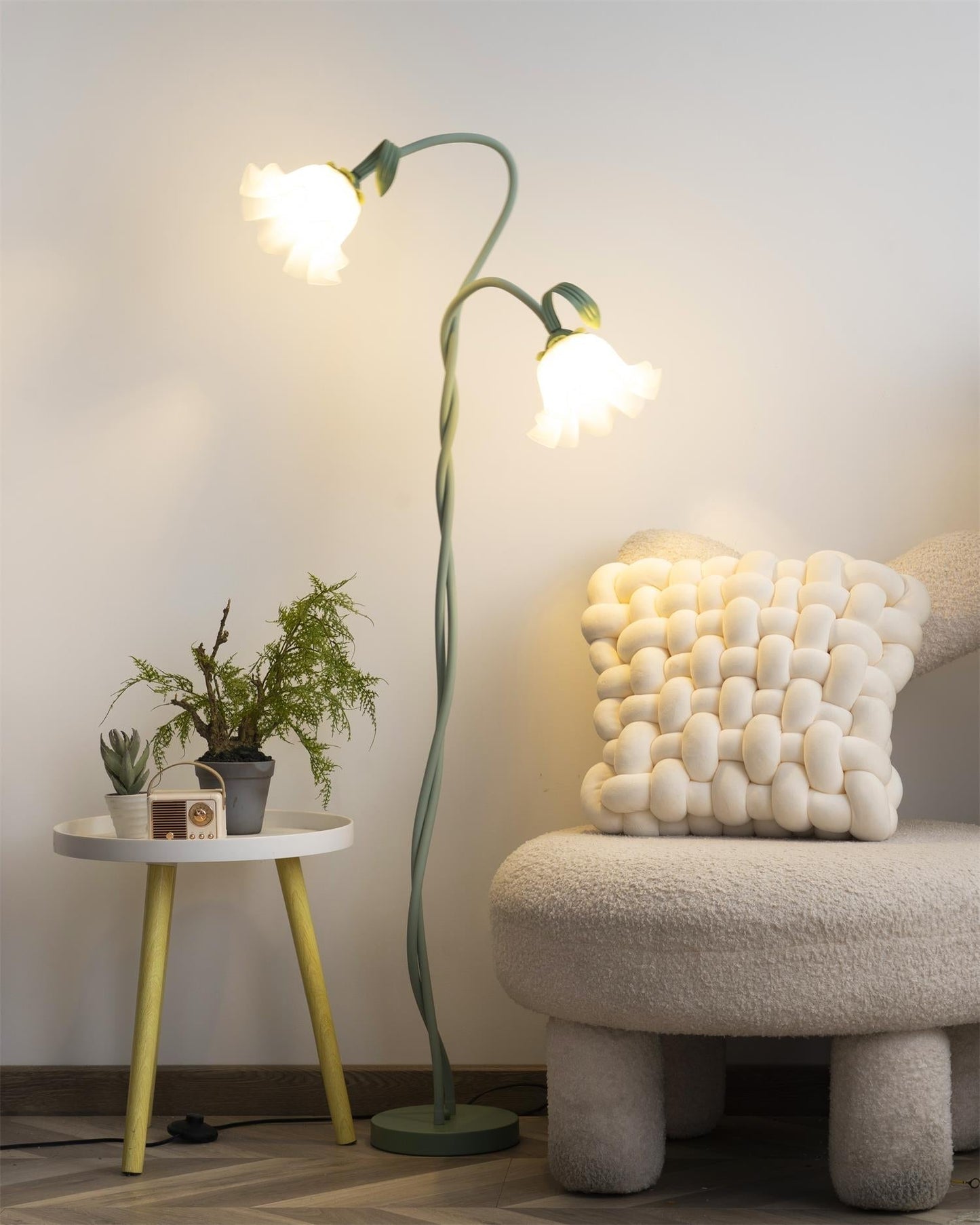 Calla Stehleuchte | LED Stehlampe in Blumenform mit dekorativem Design