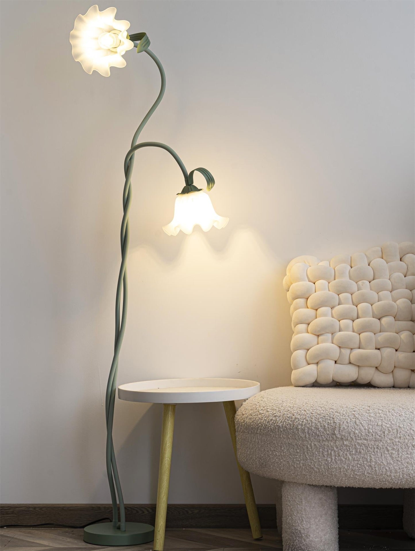 Calla Stehleuchte | LED Stehlampe in Blumenform mit dekorativem Design