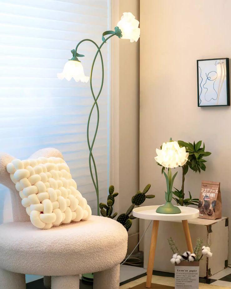 Calla Stehleuchte | LED Stehlampe in Blumenform mit dekorativem Design