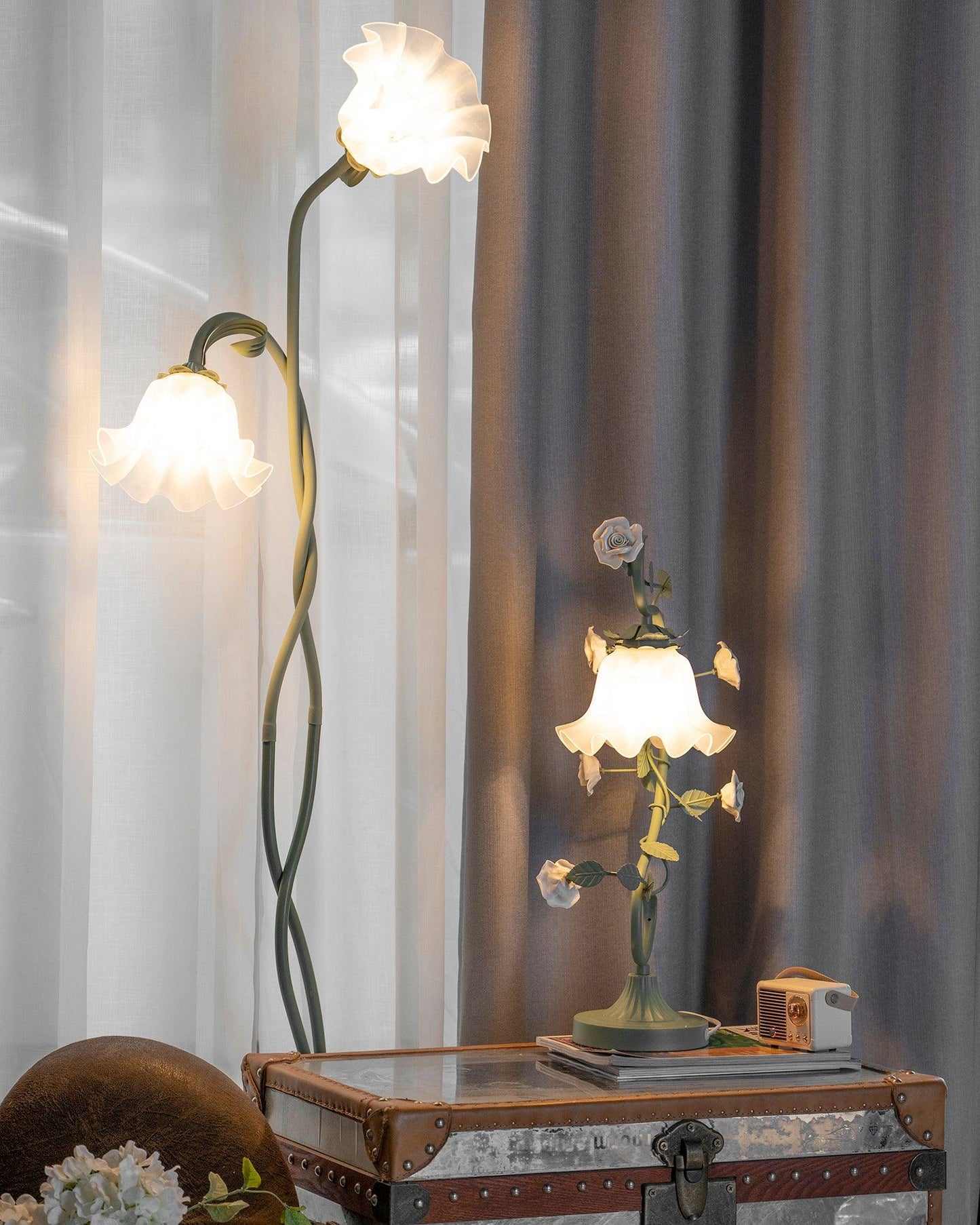 Calla Stehleuchte | LED Stehlampe in Blumenform mit dekorativem Design