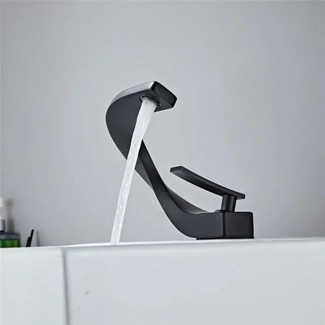 Sivra | Hochwertiger Design-Wasserhahn für moderne Badezimmer