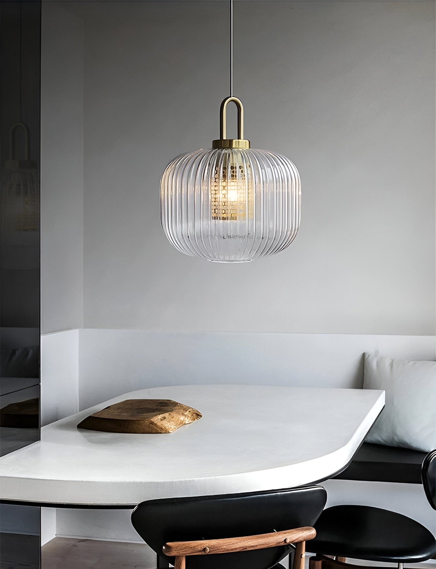 ClaChic lamp | Noordse hanglamp van glas, geribbeld ontwerp in wit & goud