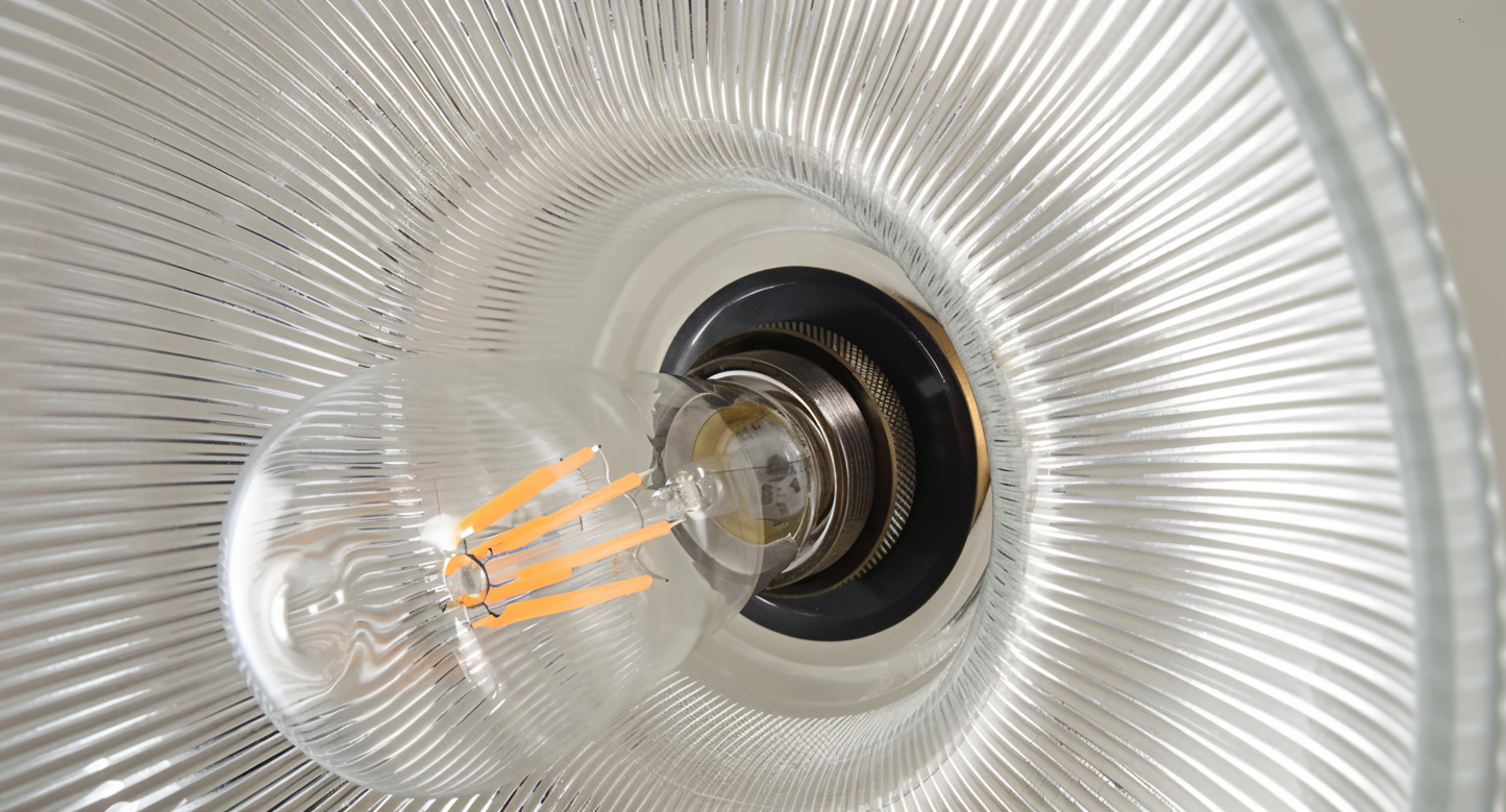 RetroStripe - Vintage Industrie Pendelleuchte mit stilvollem Glasschirm