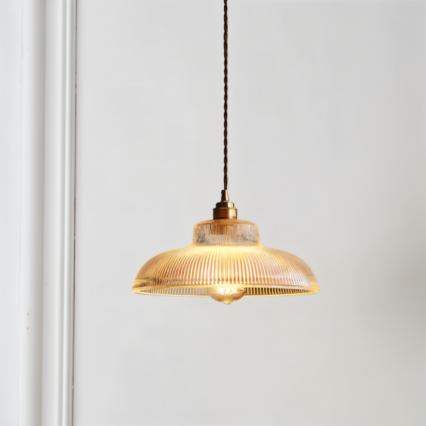 RetroStripe - Vintage Industrie Pendelleuchte mit stilvollem Glasschirm