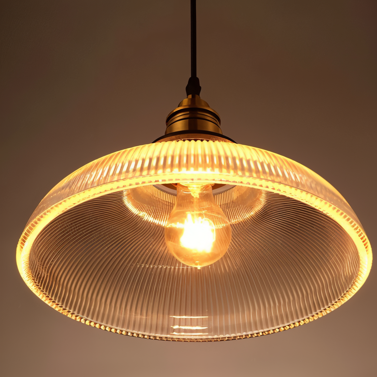 RetroStripe - Vintage Industrie Pendelleuchte mit stilvollem Glasschirm