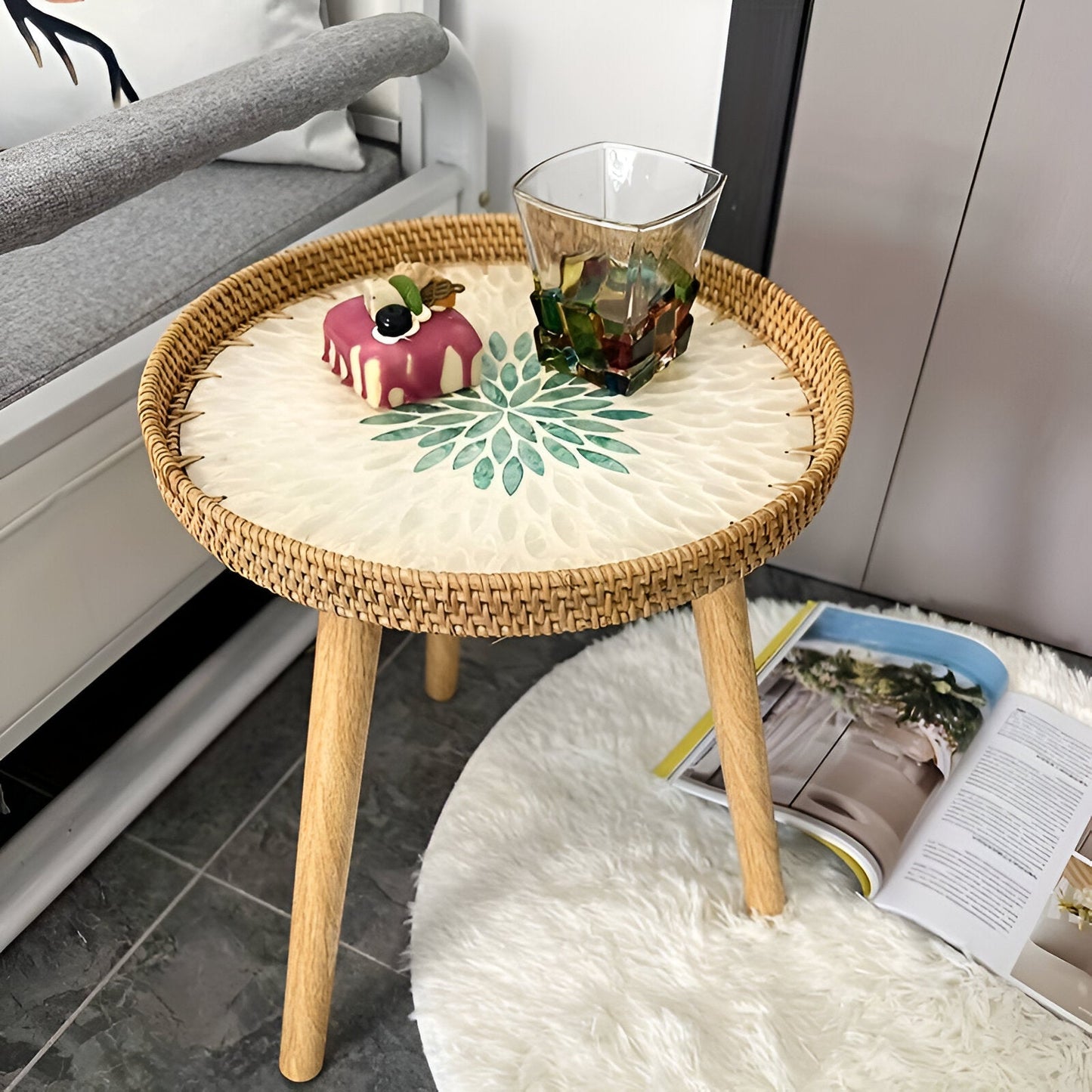Scandi Couchtisch – Runder handgefertigter Rattan Couchtisch aus Holz im nordischen Design