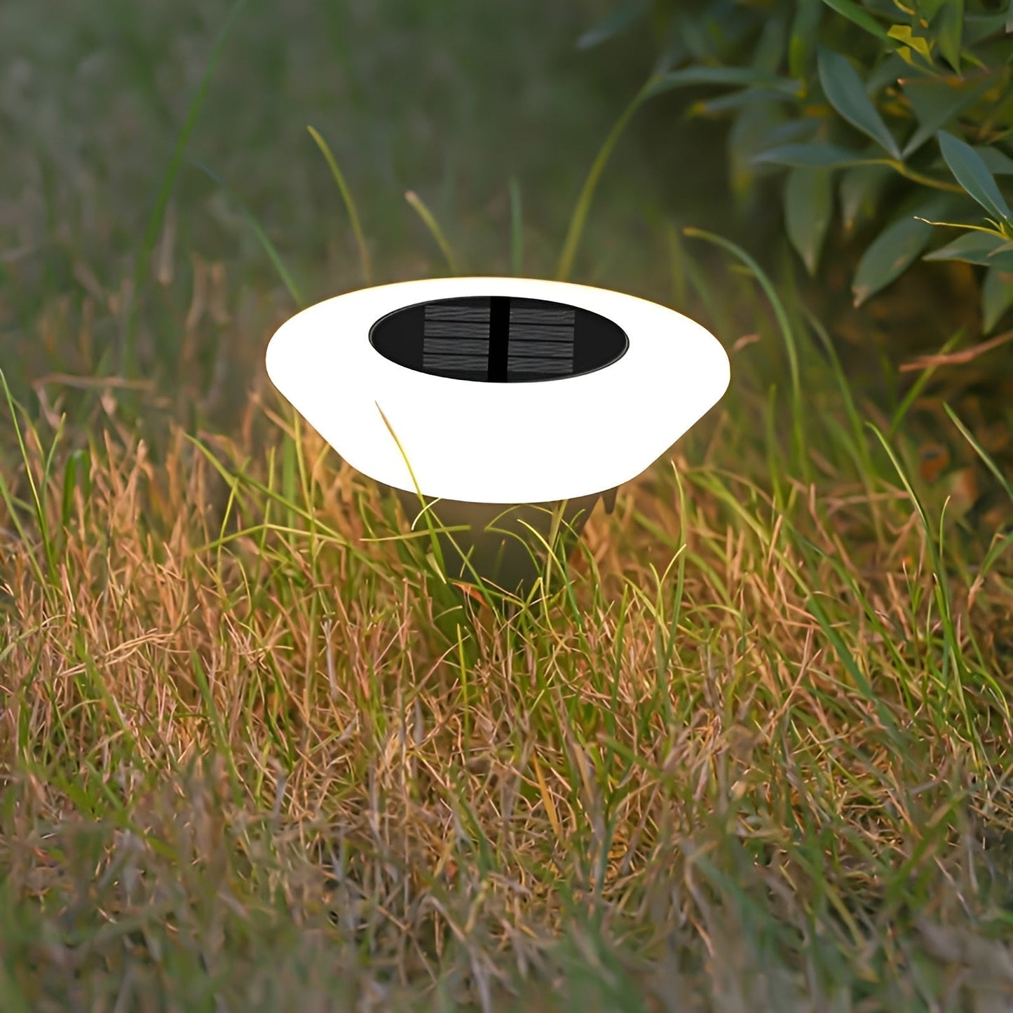 LumiPath Nova | Solarbetriebene LED Gartenleuchte für stilvolle Außenbeleuchtung