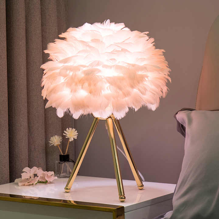 Plumora Lux | Dimmbare Tischleuchte mit edlen Federn im modernen Design