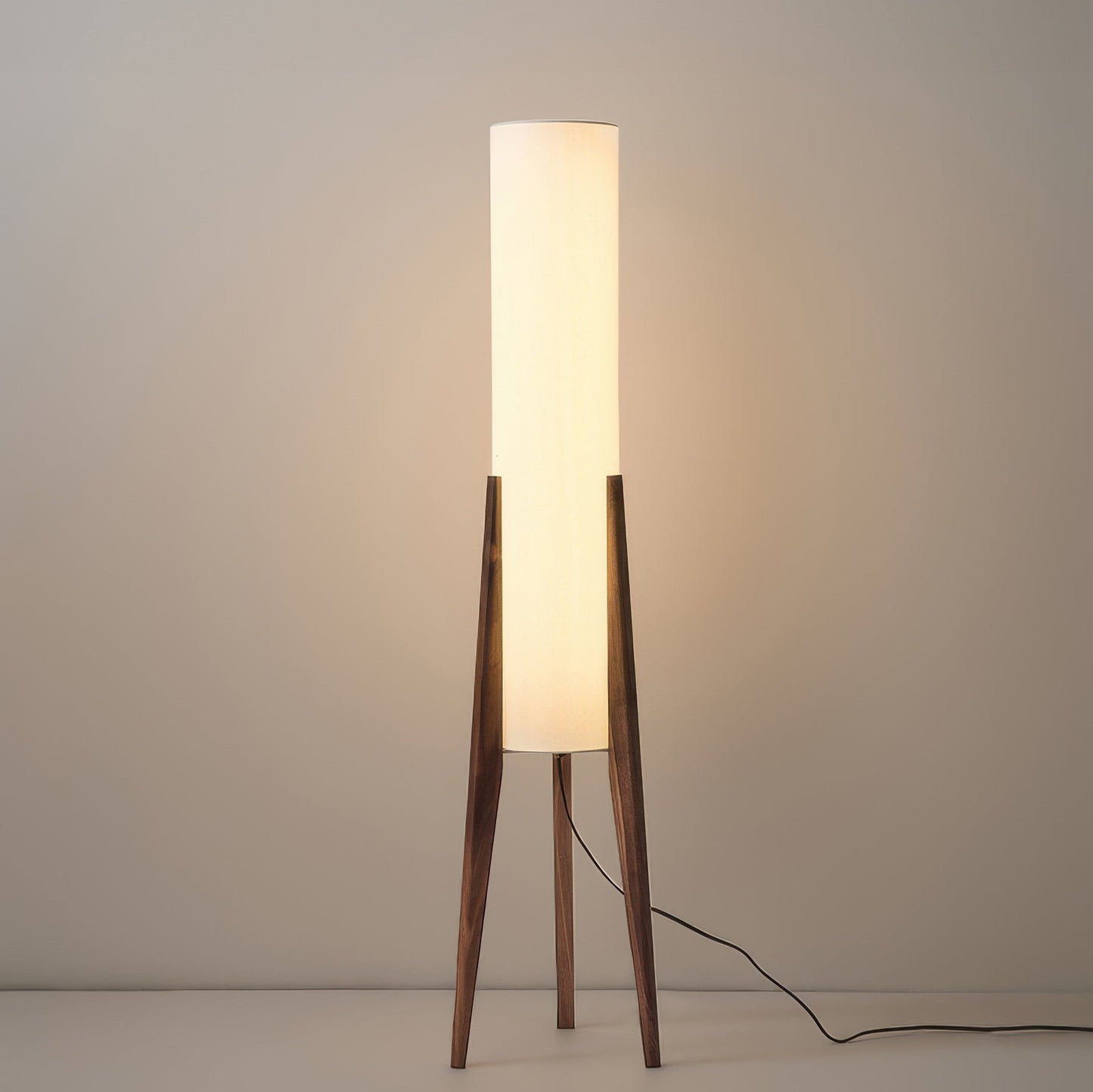 Lunara | Massivholz-Stehlampe aus Walnuss mit LED-Licht