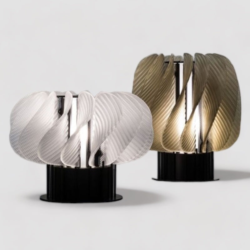 Moderne, elegante LED-Tischlampe im minimalistischen Design aus Aluminium