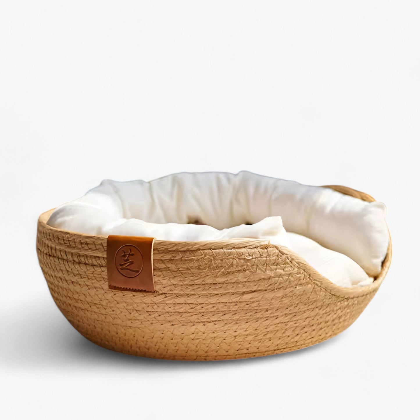 Luna Nest | Handgeweven bamboe huisdierbed met zacht kussen