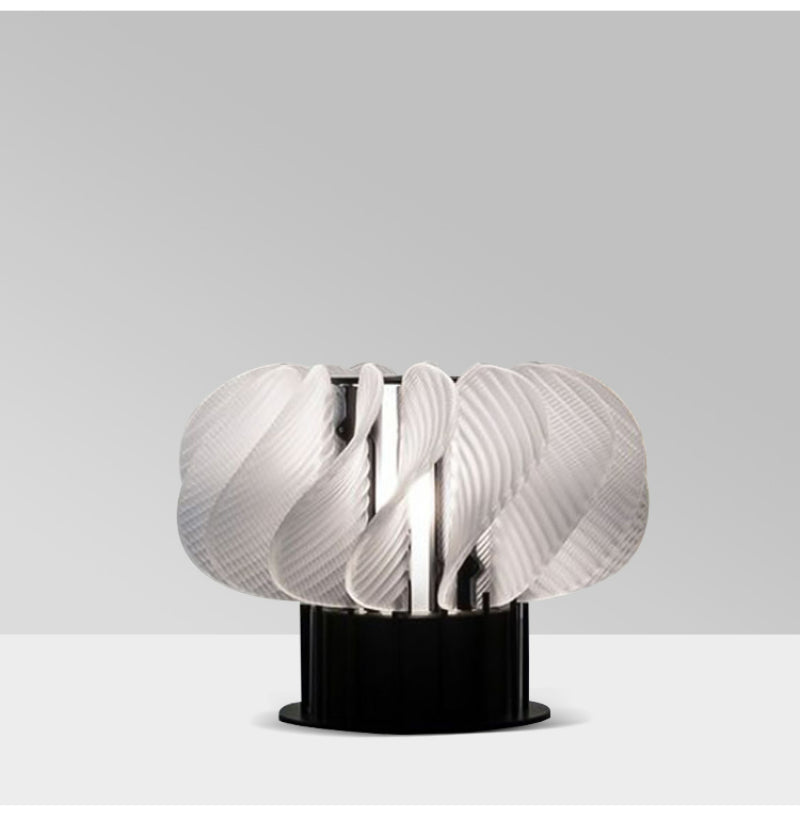 Moderne, elegante LED-Tischlampe im minimalistischen Design aus Aluminium