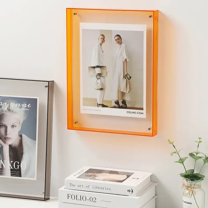 KlaraFrame Mini | Transparante acryl fotolijst met standaard voor bureau & plank