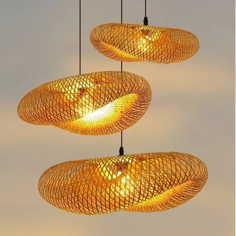 Liora Strå | Handgevlochten hanglamp van bamboe-rotan voor natuurlijke woonaccenten