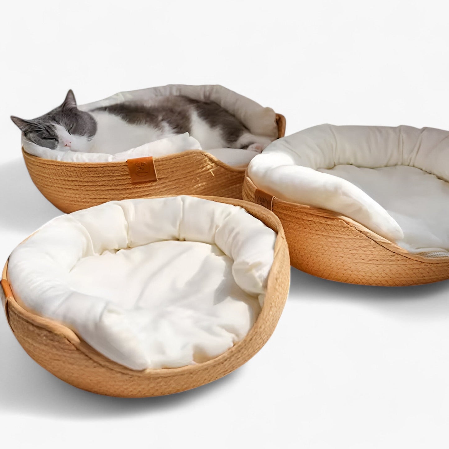 Luna Nest | Handgeweven bamboe huisdierbed met zacht kussen