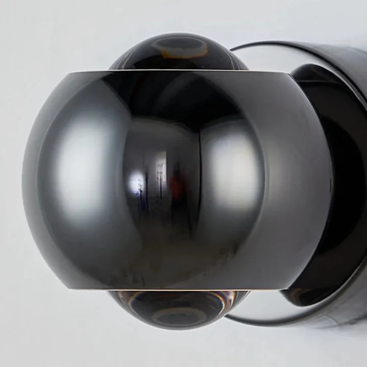 Orbis LED-wandlamp – draaibare bolvormige lamp in zwart met 360° lichtuitlijning
