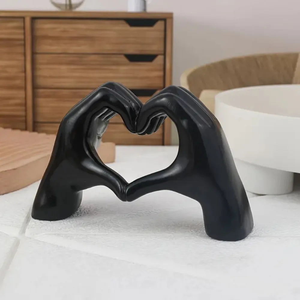 Liora Forma | Herz-Handskulptur aus Harz für moderne Dekoration