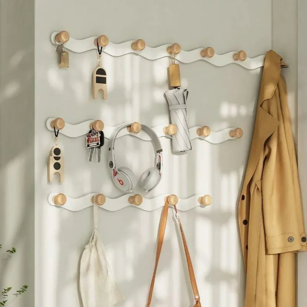Wandgarderobe mit Kreativem Wellenhaken – Bohrfreie Montage