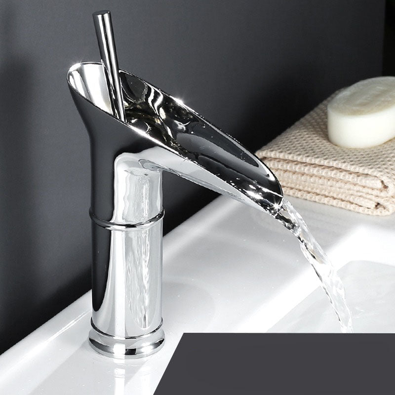 Cascade Vintage waterval wastafelkraan | Antieke messing mengkraan met enkele hendel