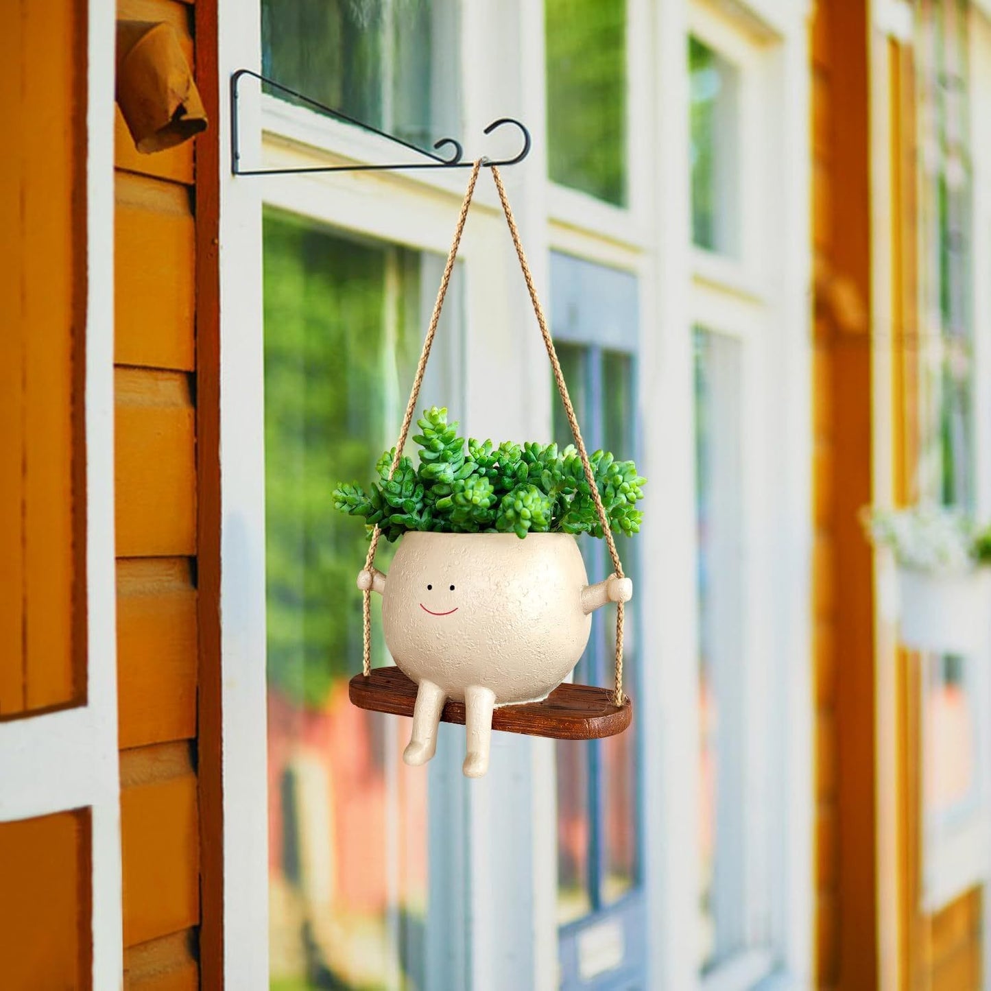 Liva Swing | Hängender Smiley-Blumentopf aus Harz für Balkon & Garten