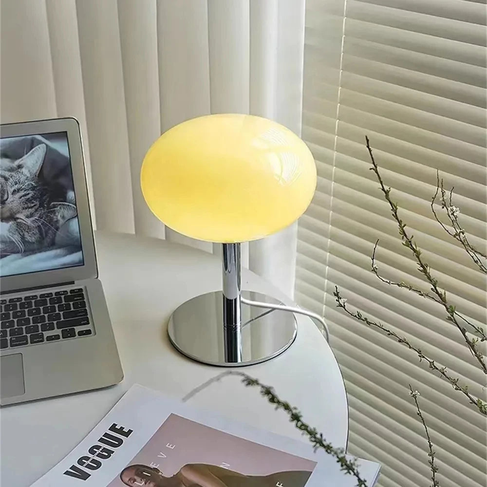 Liora Pop | LED-Tischlampe im Bauhaus-Stil mit Kugelschirm