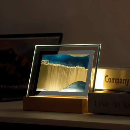 Thyra Sandflow | LED Nachttischlampe mit 3D Sandbild im Holzrahmen