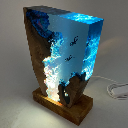 Nautilume | USB-Tischlampe mit Tiefsee-Design und Harzfigur