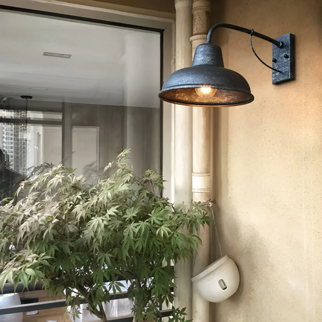 Industrielle Außen-Wandleuchte aus Metall – wetterfestes Design