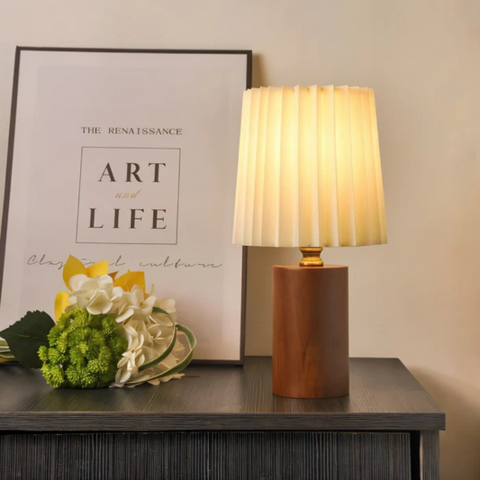 LED Tischlampe im Skandi-Design aus Holz
