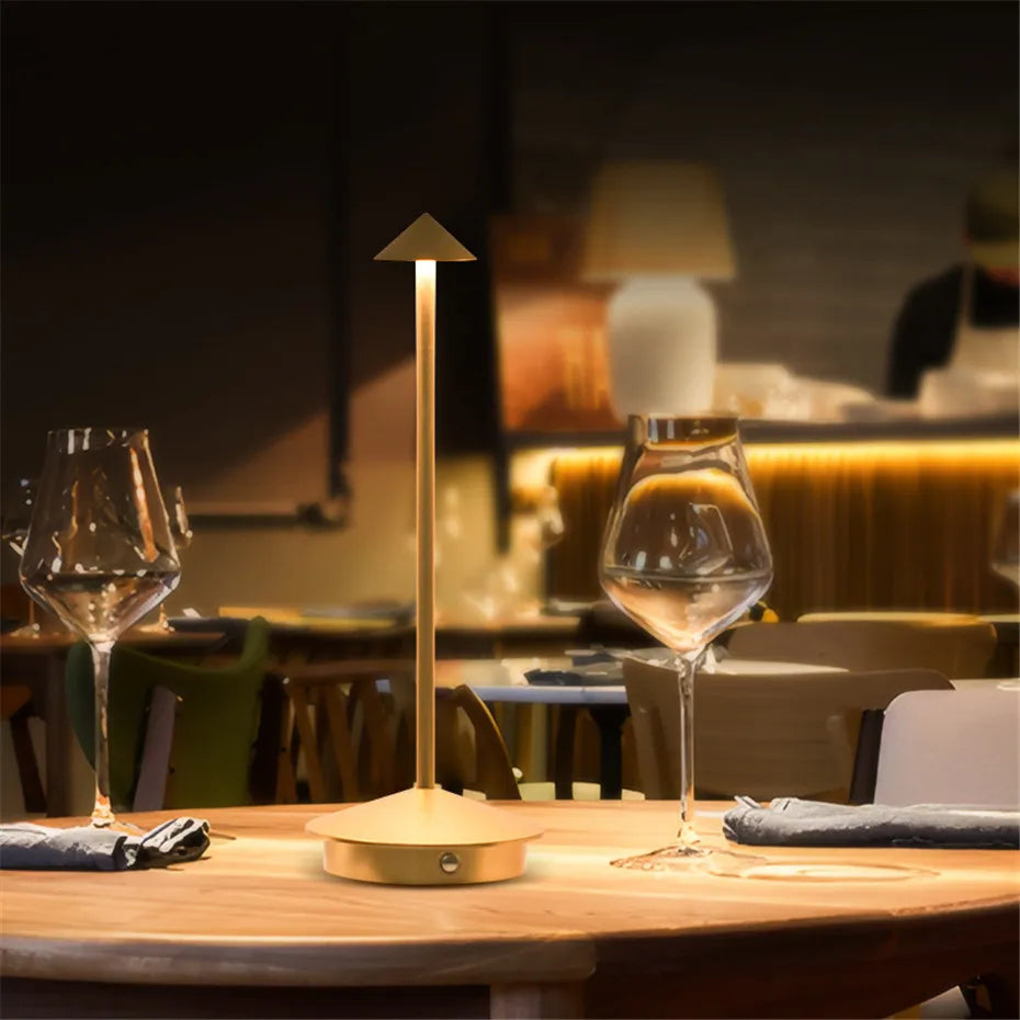 Liora Beam | Minimalistische LED-Tischleuchte aus Aluminium