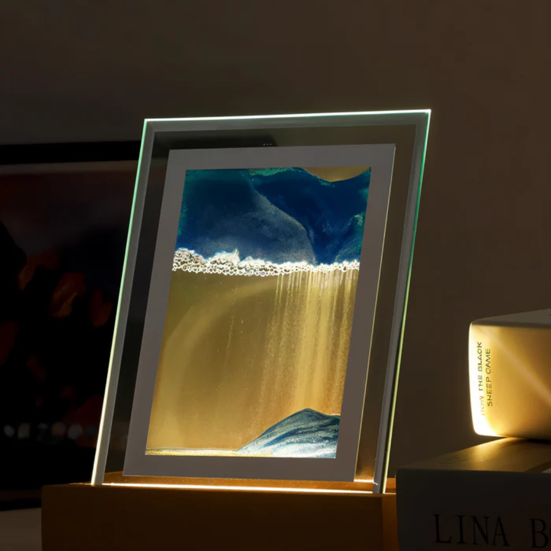 Thyra Sandflow | LED Nachttischlampe mit 3D Sandbild im Holzrahmen