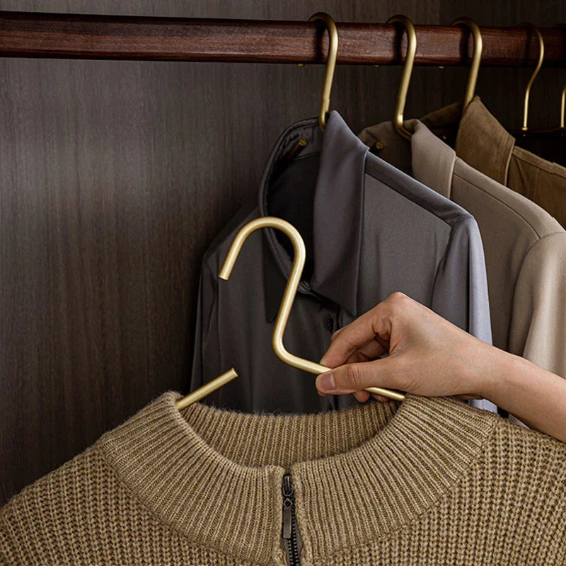 Varlund | Nahtloser Kleiderbügel aus Metall im 5er-Set