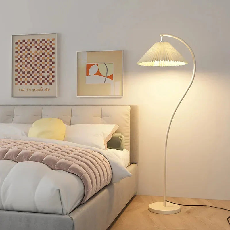 Auralis Loom | Moderne LED-Stehleuchte mit Stoffschirm im Nordic-Stil