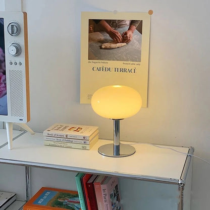 Liora Pop | LED-Tischlampe im Bauhaus-Stil mit Kugelschirm