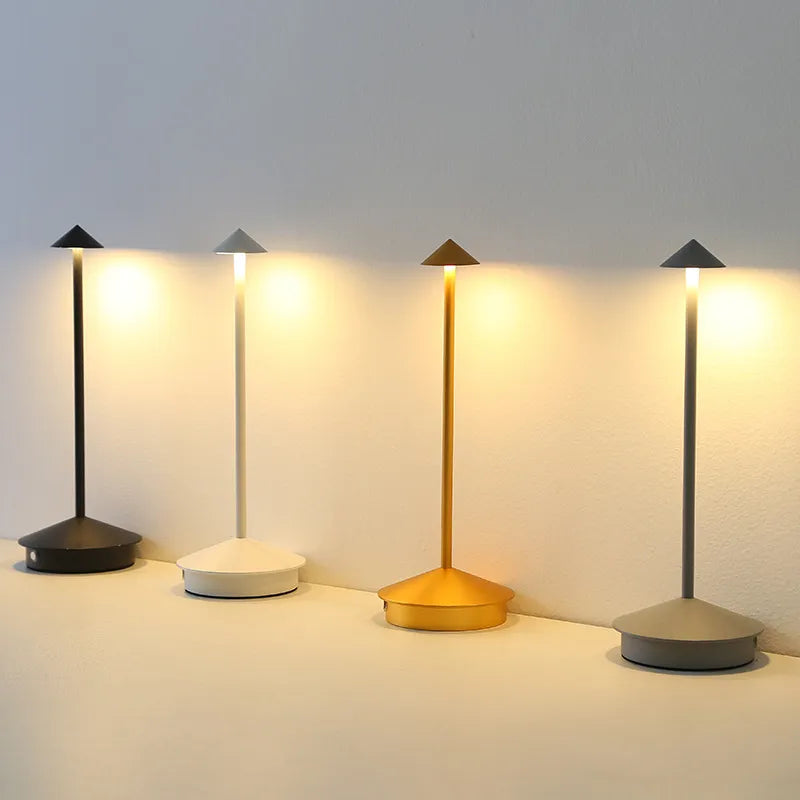Liora Beam | Minimalistische LED-Tischleuchte aus Aluminium