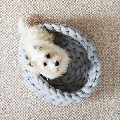 Lomya Nest | Handgehaakt wollen huisdierbed met hoge rand