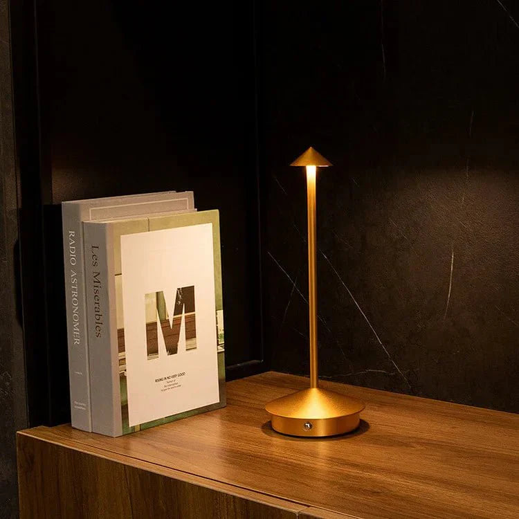 Liora Beam | Minimalistische LED-Tischleuchte aus Aluminium