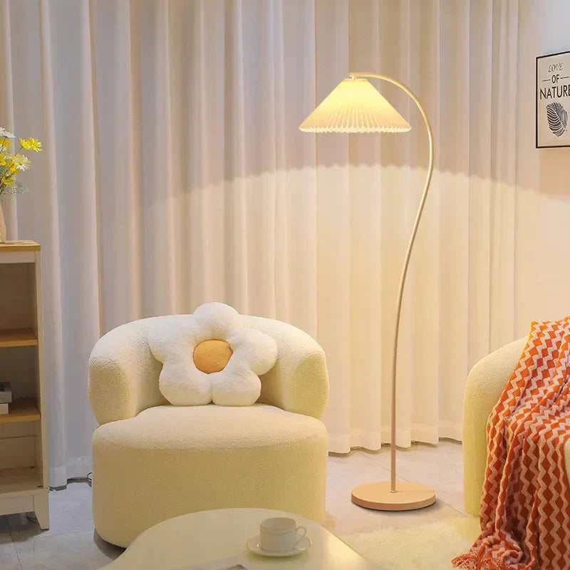 Auralis Loom | Moderne LED-Stehleuchte mit Stoffschirm im Nordic-Stil