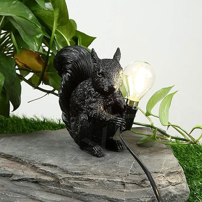 Squirola | LED-Tischlampe mit Eichhörnchenfigur im nordischen Stil