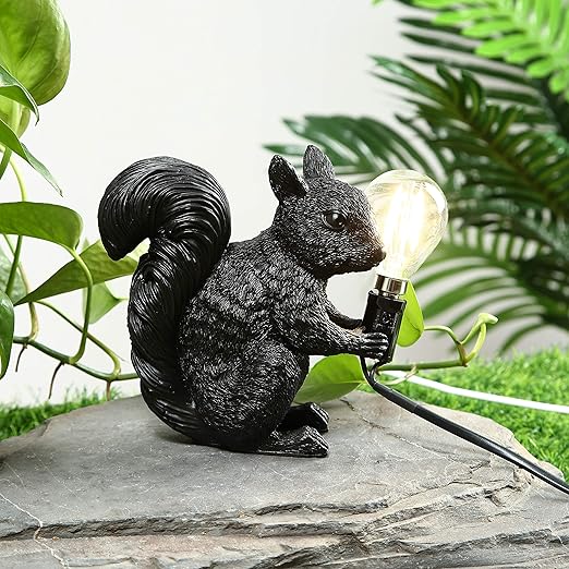 Squirola | LED-Tischlampe mit Eichhörnchenfigur im nordischen Stil