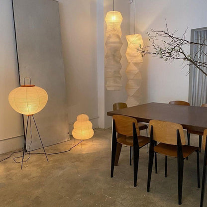 Lunora Haze | Skulpturale Stehlampe aus Reispapier im Japandi-Stil