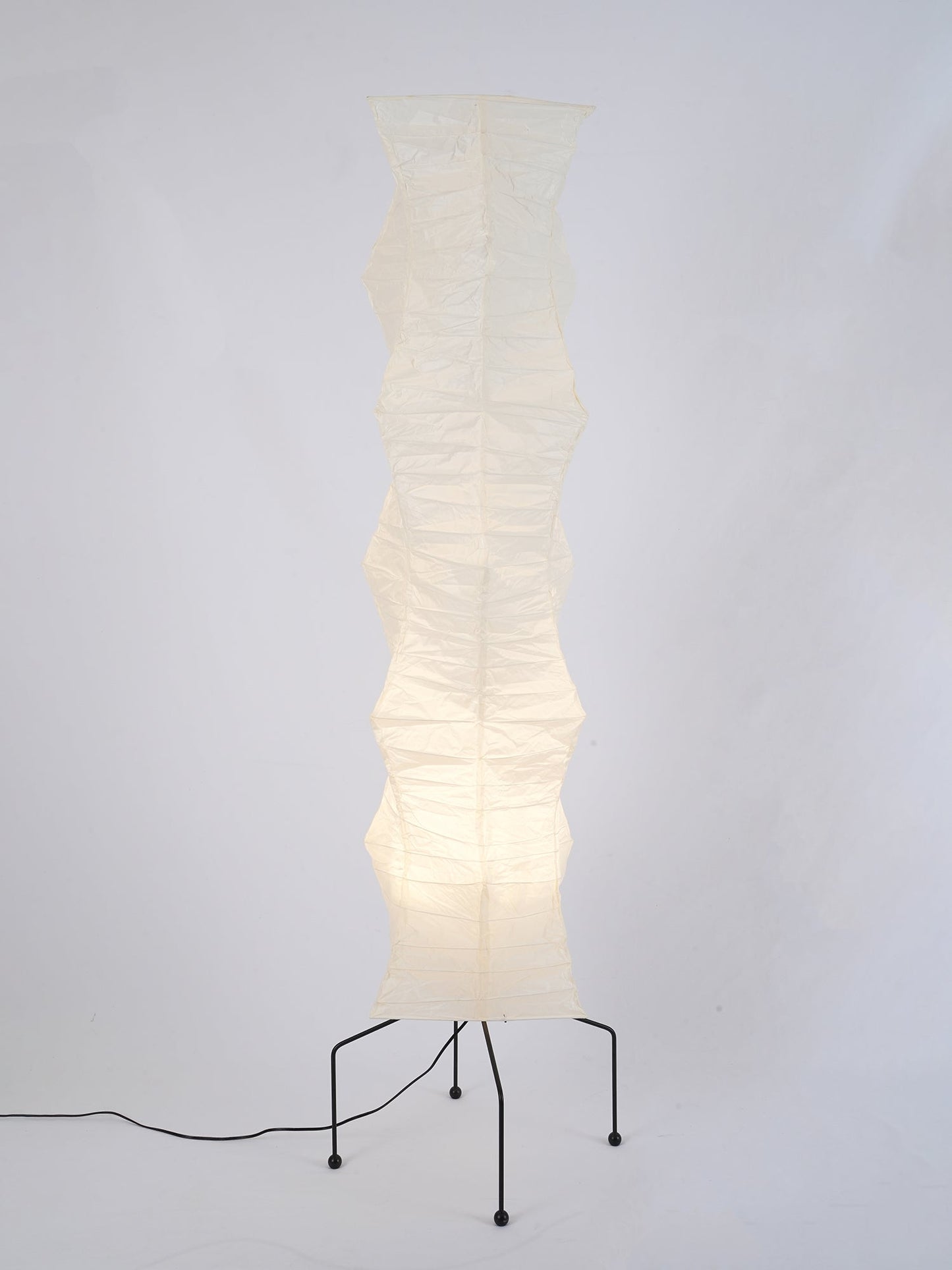 Lunora Haze | Skulpturale Stehlampe aus Reispapier im Japandi-Stil