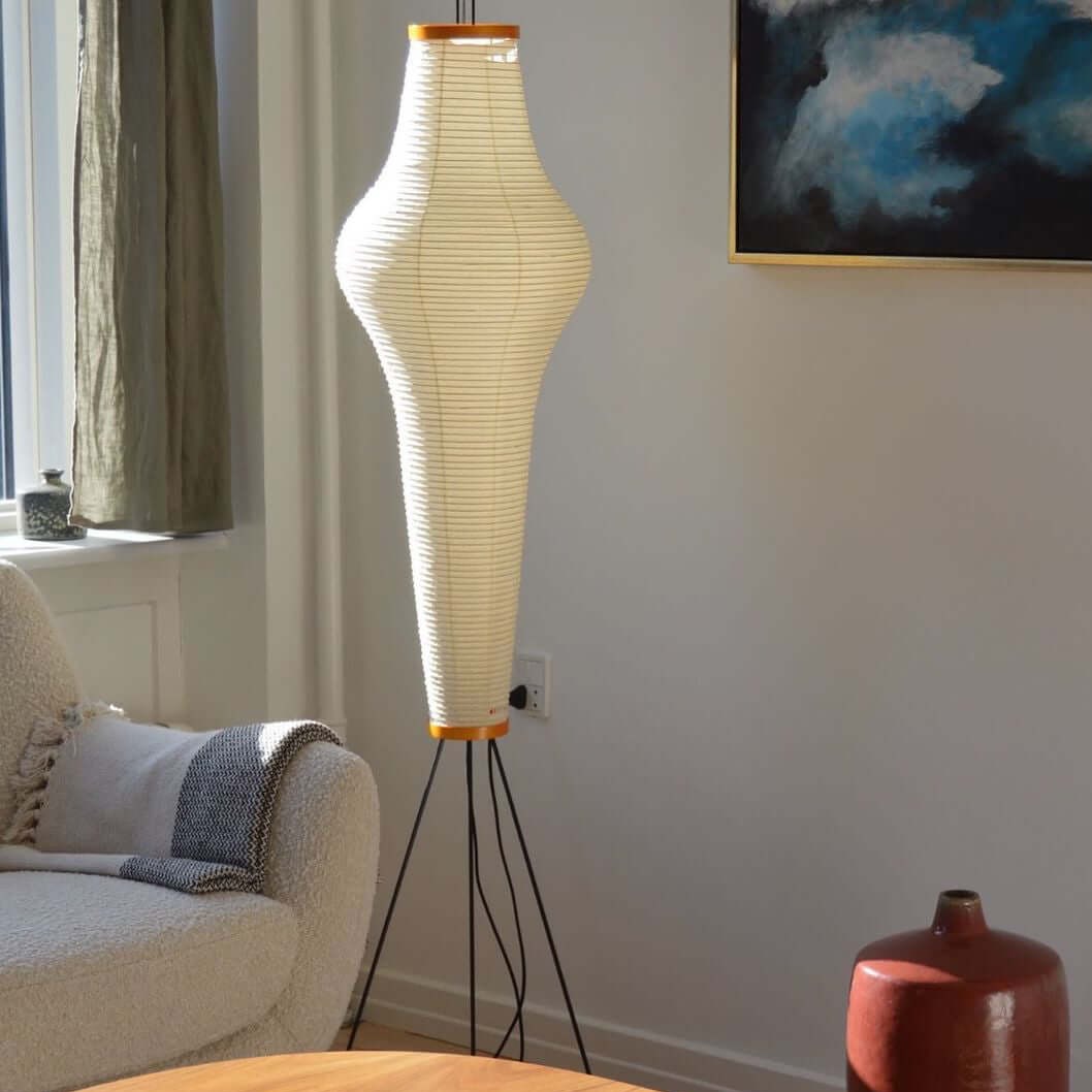 Lunora Haze | Skulpturale Stehlampe aus Reispapier im Japandi-Stil