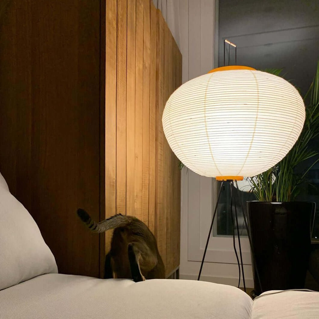 Lunora Haze | Skulpturale Stehlampe aus Reispapier im Japandi-Stil