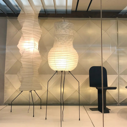Lunora Haze | Skulpturale Stehlampe aus Reispapier im Japandi-Stil