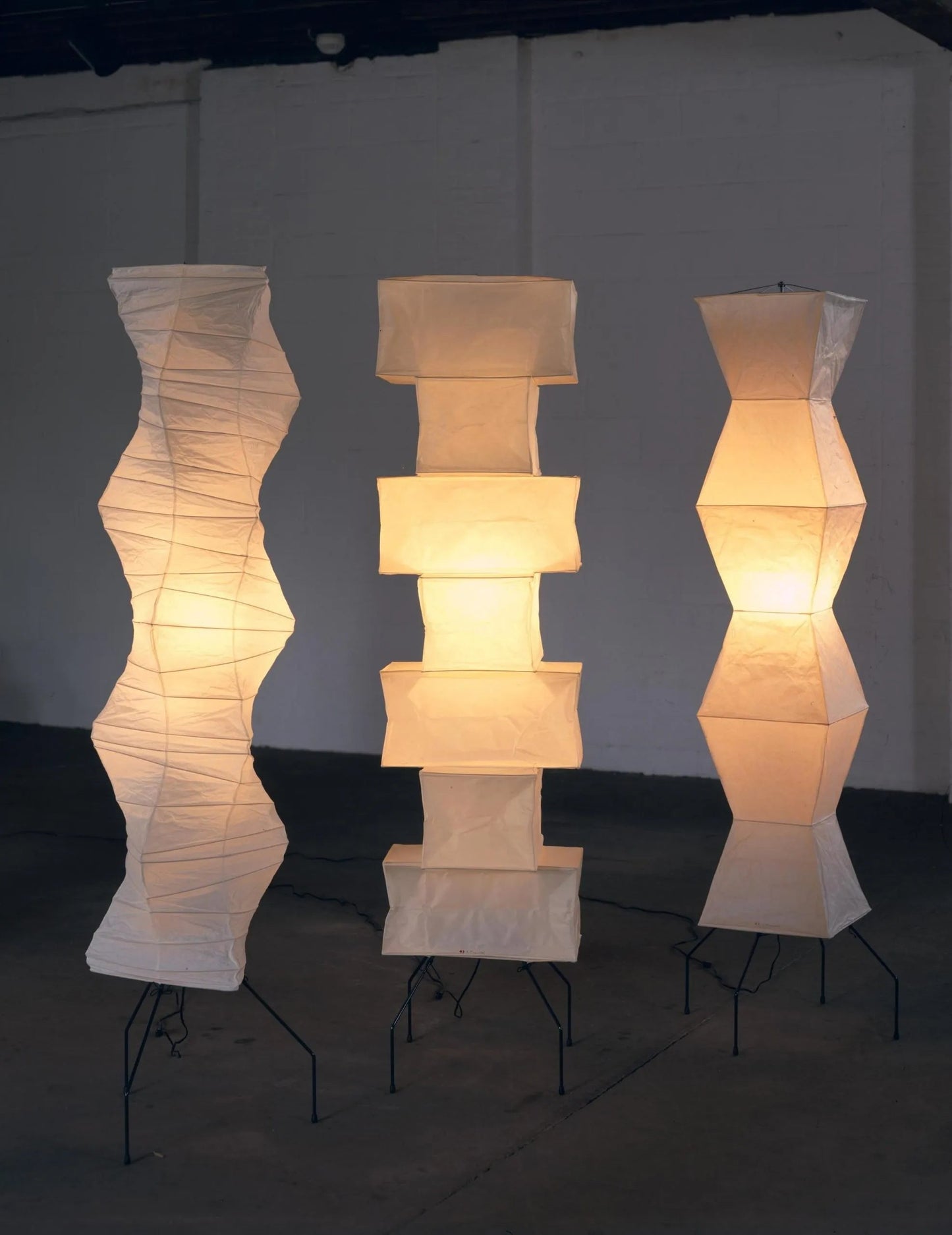 Lunora Haze | Skulpturale Stehlampe aus Reispapier im Japandi-Stil