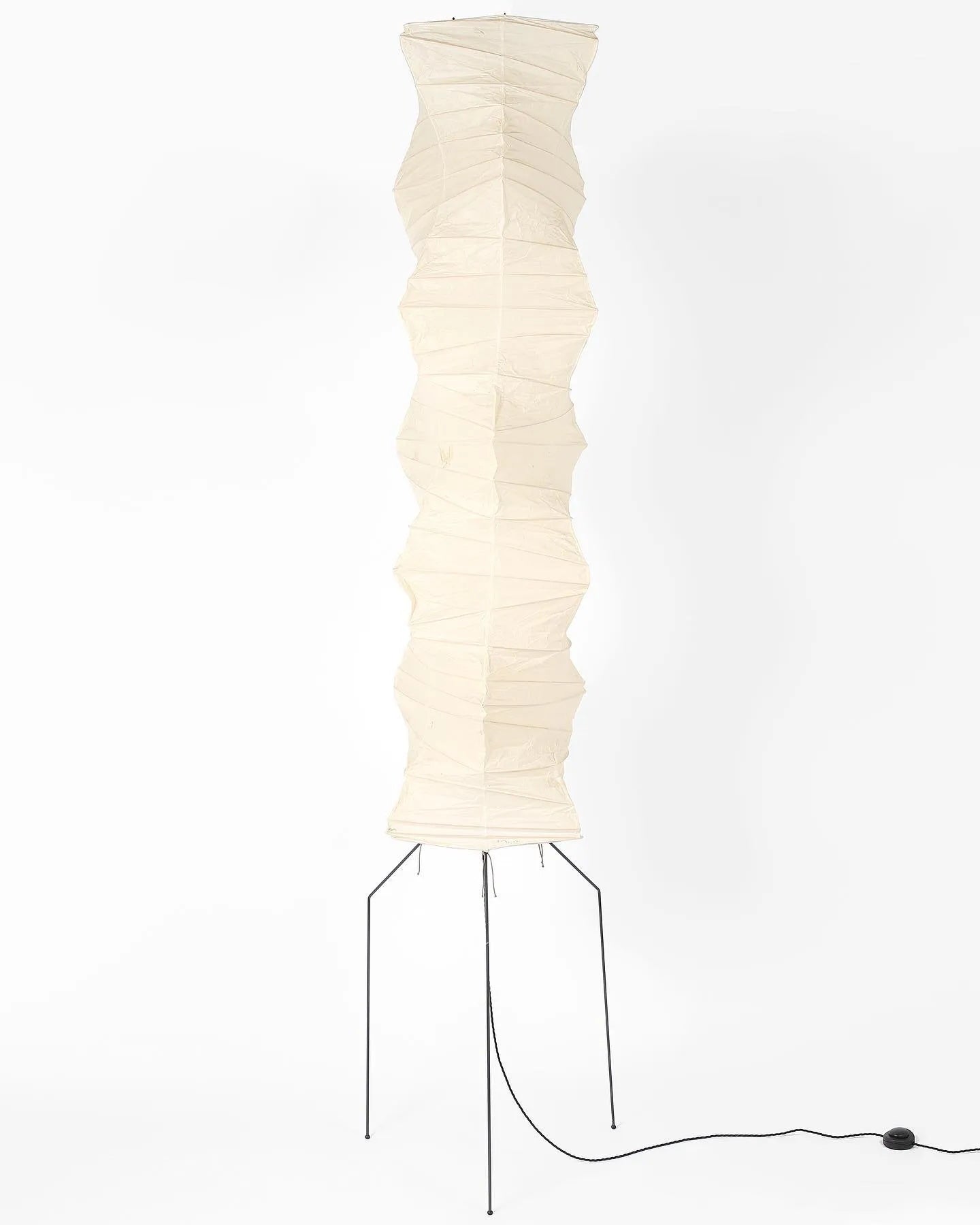 Lunora Haze | Skulpturale Stehlampe aus Reispapier im Japandi-Stil